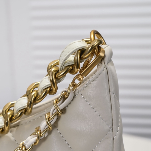 シャネルバッグ角部分ディテール